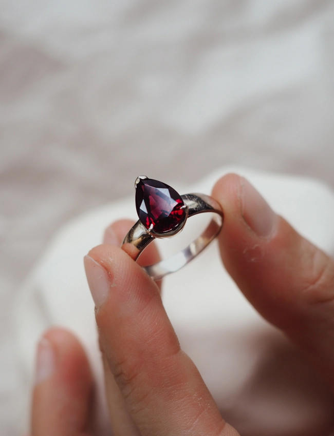 anello Granato